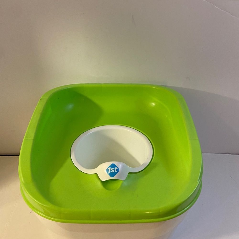 Safety‎ First green travel potty removable cup